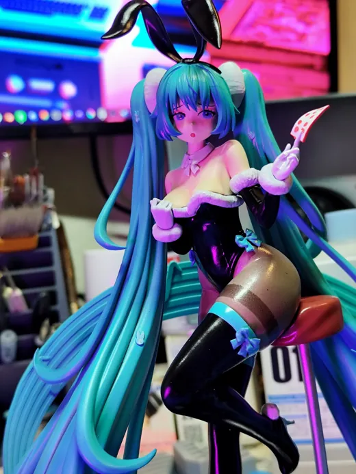 Miku pintada por HobbyQuest Studio